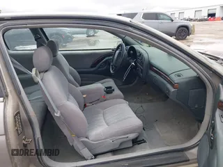1997 Chevrolet Monte Carlo LS z VIN 2G1WW12M8V9279461, wystawiony jako IAAI lot #42460394 z przebiegiem 85 950 mil mil oraz . Historia ofert i sprzedaży dostępna na DreamBid. Obrazek 5.