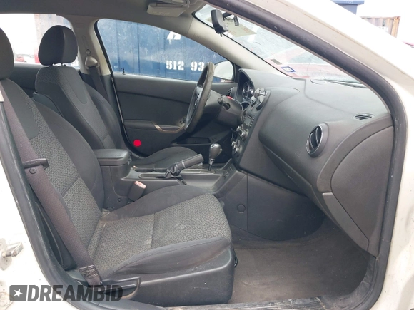 2008 Pontiac G6 1SV Value Leader z VIN 1G2ZF57B084285978, wystawiony jako IAAI lot #41726455 z przebiegiem 199 910 mil mil oraz . Historia ofert i sprzedaży dostępna na DreamBid. Obrazek 5.