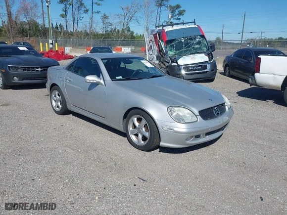 2001 Mercedes-Benz SLK-Class with VIN WDBKK65F71F210921, listed as a IAAI auction lot 41718596 with NaN miles. Bid and sale history available at carsss.com. Image 1.