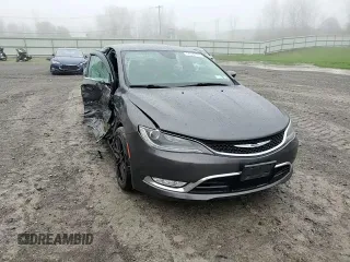 2015 Chrysler 200 C z VIN 1C3CCCEG8FN583462, wystawiony jako Copart lot #55586005 z przebiegiem 117 347 mil mil oraz Szkody całkowita. Historia ofert i sprzedaży dostępna na DreamBid. Obrazek 13.
