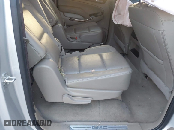 2020 GMC Yukon XL SLT z VIN 1GKS1GKC6LR238395, wystawiony jako IAAI lot #41522887 z przebiegiem Nie podano mil oraz . Historia ofert i sprzedaży dostępna na DreamBid. Obrazek 8.