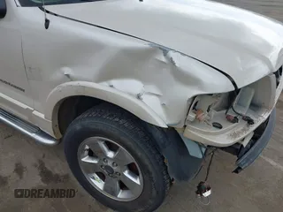 2005 Ford Explorer z VIN 1FMDU75K75ZA57352, wystawiony jako IAAI lot #42134980 z przebiegiem Nie podano mil oraz . Historia ofert i sprzedaży dostępna na DreamBid. Obrazek 18.