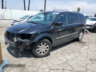 2015 Chrysler Town & Country with VIN 2C4RC1BG6FR534200, listed as a Copart auction lot 55086895 with 206,483 mi miles and Salvage Title. Bid and sale history available at DreamBid. Image 1.