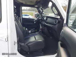 2020 Jeep Gladiator Overland with VIN 1C6HJTFG1LL107641, listed as a IAAI auction lot 41847586 with 69,664 mi miles. Bid and sale history available at carsss.com. Image 5.