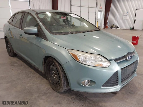 2012 Ford Focus SE with VIN 1FAHP3F22CL456034, listed as a IAAI auction lot 41864862 with 185,897 mi miles. Bid and sale history available at carsss.com. Image 1.