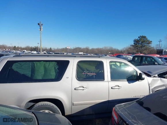 2007 Chevrolet Suburban LT with VIN 1GNFK16327J351287, listed as a IAAI auction lot 38288423 with 152,511 mi miles. Bid and sale history available at carsss.com. Image 13.