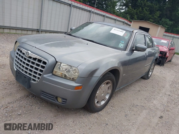 2007 Chrysler 300 Touring z VIN 2C3KA53G57H700084, wystawiony jako IAAI lot #42293480 z przebiegiem 156 839 mil mil oraz . Historia ofert i sprzedaży dostępna na DreamBid. Obrazek 2.