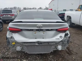 2019 Toyota Avalon XLE with VIN 4T1BZ1FB8KU006035, listed as a IAAI auction lot 41591179 with 111,917 mi miles. Bid and sale history available at carsss.com. Image 17.