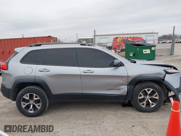 2016 Jeep Cherokee Trailhawk with VIN 1C4PJMBS7GW192574, listed as a IAAI auction lot 41986638 with 144,970 mi miles and . Bid and sale history available at DreamBid. Image 13.