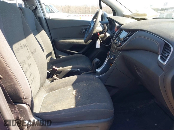 2018 Chevrolet Trax LS with VIN 3GNCJNSB6JL322725, listed as a IAAI auction lot 41890983 with 80,358 mi miles and . Bid and sale history available at carsss.com. Image 5.