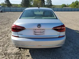 2019 Volkswagen Passat Wolfsburg Edition z VIN 1VWLA7A38KC009068, wystawiony jako Copart lot #52693525 z przebiegiem 168 451 mil mil oraz Szkoda całkowita • Salvage title. Historia ofert i sprzedaży dostępna na DreamBid. Obrazek 6.