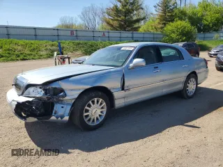 2006 Lincoln Town Car Signature z VIN 1LNHM81W36Y622915, wystawiony jako Copart lot #56097935 z przebiegiem 151 366 mil mil oraz Czysty tytuł • Clean title. Historia ofert i sprzedaży dostępna na DreamBid. Obrazek 1.