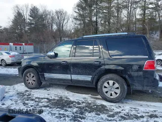 2007 Lincoln Navigator z VIN 5LMFU285X7LJ09190, wystawiony jako IAAI lot #41611256 z przebiegiem 185 879 mil mil oraz . Historia ofert i sprzedaży dostępna na DreamBid. Obrazek 14.