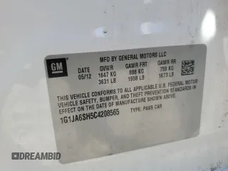 2012 Chevrolet Sonic LS z VIN 1G1JA6SH5C4208565, wystawiony jako Copart lot #56193405 z przebiegiem 53 236 mil mil oraz Szkoda całkowita • Salvage title. Historia ofert i sprzedaży dostępna na DreamBid. Obrazek 12.