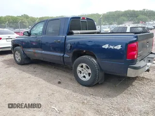 2006 Dodge Dakota SLT z VIN 1D7HW48J66S514184, wystawiony jako IAAI lot #42270964 z przebiegiem 105 857 mil mil oraz . Historia ofert i sprzedaży dostępna na DreamBid. Obrazek 3.