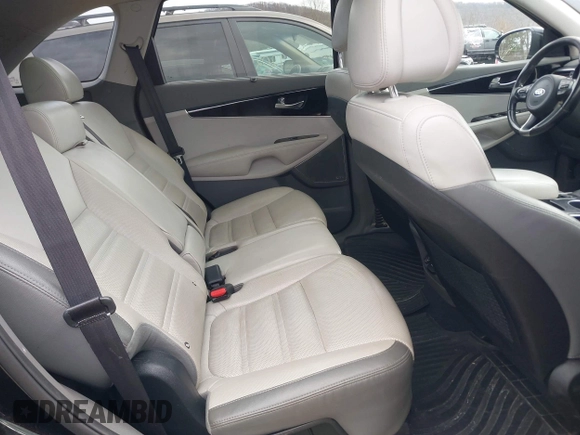 2016 Kia Sorento SX with VIN 5XYPKDA51GG073912, listed as a IAAI auction lot 42020501 with 172,836 mi miles. Bid and sale history available at carsss.com. Image 8.