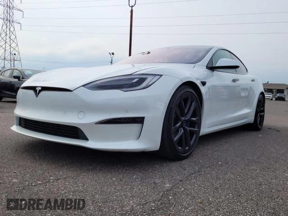 2022 Tesla Model S z VIN 5YJSA1E56NF472017, wystawiony jako Copart lot #67321925 z przebiegiem 59 665 mil mil oraz Czysty tytuł • Clean title. Historia ofert i sprzedaży dostępna na DreamBid. Obrazek 2.