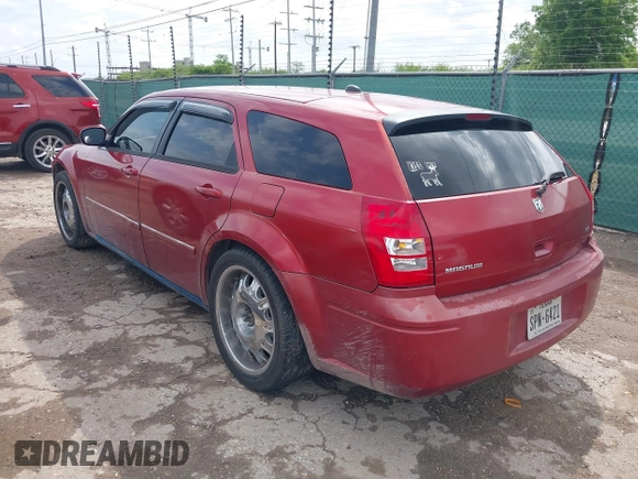 2005 Dodge Magnum SE with VIN 2D4FV48V35H677391, listed as a IAAI auction lot 42109681 with 115,939 mi miles. Bid and sale history available at carsss.com. Image 3.