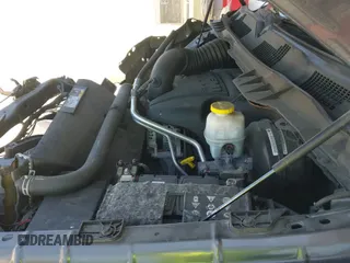 2018 Ram 1500 Express z VIN 1C6RR6KT3JS305402, wystawiony jako IAAI lot #42123190 z przebiegiem 52 898 mil mil oraz . Historia ofert i sprzedaży dostępna na DreamBid. Obrazek 19.