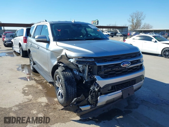 2024 Ford Expedition XLT with VIN 1FMJU1H81REA58591, listed as a IAAI auction lot 41387275 with 3,173 mi miles. Bid and sale history available at carsss.com. Image 1.