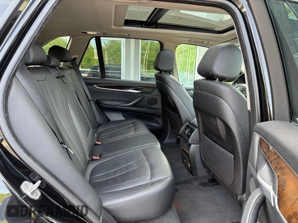 2015 BMW X5 xDrive35i z VIN 5UXKR0C56F0P07620, wystawiony jako Copart lot #59044735 z przebiegiem 224 351 mil mil oraz Czysty tytuł • Clean title. Historia ofert i sprzedaży dostępna na DreamBid. Obrazek 6.