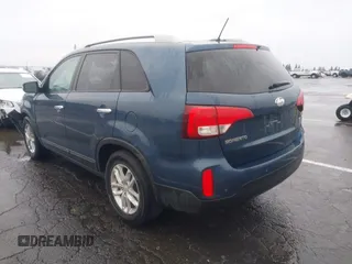 2015 Kia Sorento LX with VIN 5XYKT4A63FG590482, listed as a IAAI auction lot 41477333 with 207,079 mi miles. Bid and sale history available at carsss.com. Image 3.