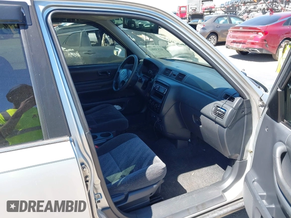 2000 Honda CR-V LX with VIN JHLRD2846YC009880, listed as a IAAI auction lot 41830061 with 263,177 mi miles. Bid and sale history available at carsss.com. Image 5.