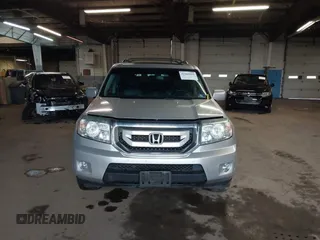2009 Honda Pilot Touring with VIN 5FNYF48929B010331, listed as a IAAI auction lot 41965094 with 142,490 mi miles and . Bid and sale history available at carsss.com. Image 12.