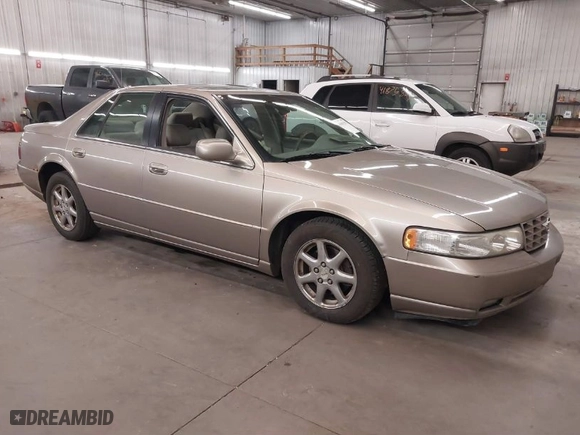 2004 Cadillac Seville Luxury SLS with VIN 1G6KS54Y74U163861, listed as a IAAI auction lot 41881291 with 215,518 mi miles. Bid and sale history available at carsss.com. Image 1.