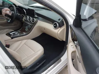 2016 Mercedes-Benz C 300 with VIN 55SWF4JB0GU124439, listed as a IAAI auction lot 40302446 with 71,304 mi miles and . Bid and sale history available at carsss.com. Image 5.