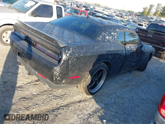 2016 Dodge Challenger R/T Scat Pack z VIN 2C3CDZFJ5GH177997, wystawiony jako IAAI lot #41470614 z przebiegiem 52 728 mil mil oraz . Historia ofert i sprzedaży dostępna na DreamBid. Obrazek 4.