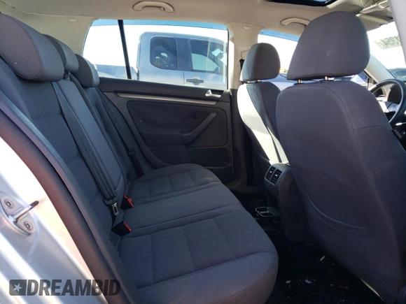 2007 Volkswagen Rabbit with VIN WVWDS71KX7W052439, listed as a Copart auction lot 42151354 with 95,865 mi miles and Salvage title. Bid and sale history available at DreamBid. Image 10.