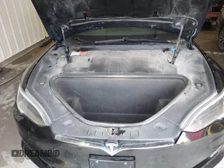 2018 Tesla Model S 75D with VIN 5YJSA1E2XJF248751, listed as a IAAI auction lot 42079081 with 75,904 mi miles and . Bid and sale history available at DreamBid. Image 10.