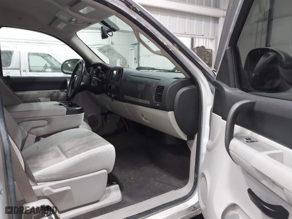 2009 Chevrolet Silverado 1500 LT with VIN 1GCEK290X9Z273261, listed as a IAAI auction lot 41904308 with 128,274 mi miles. Bid and sale history available at carsss.com. Image 5.