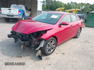 2023 Kia Forte LXS z VIN 3KPF24AD2PE590555, wystawiony jako IAAI lot #42395185 z przebiegiem 57 678 mil mil oraz . Historia ofert i sprzedaży dostępna na DreamBid. Obrazek 2.