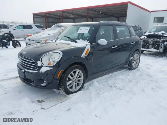 2011 MINI Cooper Countryman with VIN WMWZB3C55BWH95220, listed as a IAAI auction lot 41561228 with 124,584 mi miles. Bid and sale history available at carsss.com. Image 2.