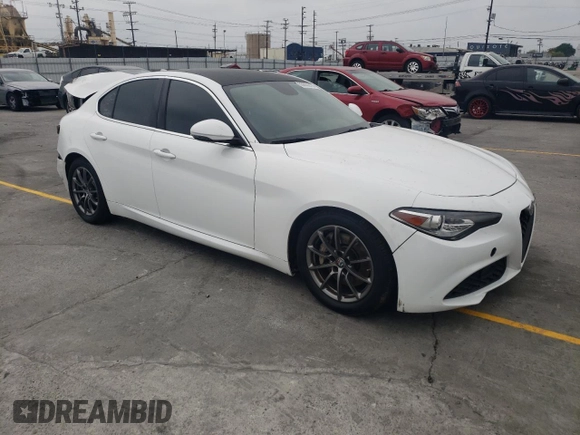 2018 Alfa Romeo Giulia z VIN ZARFAEBN0J7563478, wystawiony jako Copart lot #55683915 z przebiegiem 110 134 mil mil oraz Szkody całkowita. Historia ofert i sprzedaży dostępna na DreamBid. Obrazek 4.