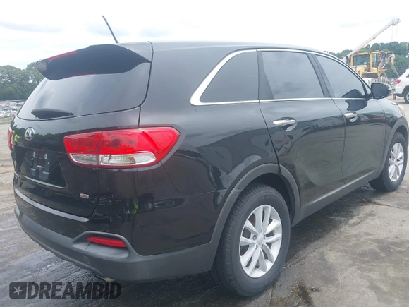 2017 Kia Sorento LX z VIN 5XYPG4A32HG265440, wystawiony jako IAAI lot #42480509 z przebiegiem 196 713 mil mil oraz . Historia ofert i sprzedaży dostępna na DreamBid. Obrazek 6.