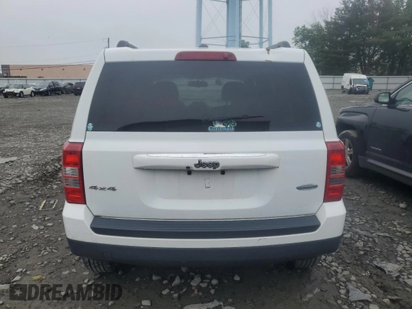 2016 Jeep Patriot Latitude with VIN 1C4NJRFB9GD586698, listed as a Copart auction lot 61131125 with 154,679 mi miles and Salvage title. Bid and sale history available at DreamBid. Image 6.