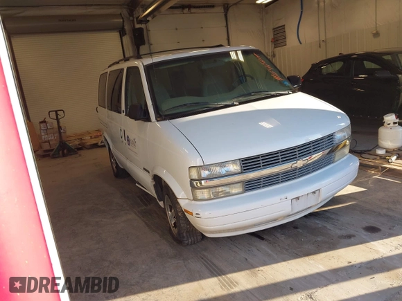 2002 Chevrolet Astro with VIN 1GNDM19X32B146063, listed as a IAAI auction lot 41595819 with 77,364 mi miles. Bid and sale history available at carsss.com. Image 1.