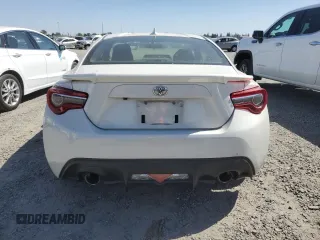 2017 Toyota 86 z VIN JF1ZNAA11H8706337, wystawiony jako Copart lot #56076365 z przebiegiem 111 330 mil mil oraz Czysty tytuł • Clean title. Historia ofert i sprzedaży dostępna na DreamBid. Obrazek 6.
