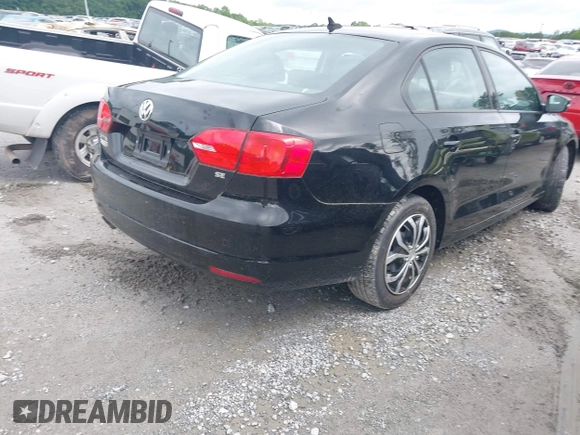 2014 Volkswagen Jetta SE z VIN 3VWD07AJ6EM294202, wystawiony jako IAAI lot #42364119 z przebiegiem 77 393 mil mil oraz . Historia ofert i sprzedaży dostępna na DreamBid. Obrazek 4.