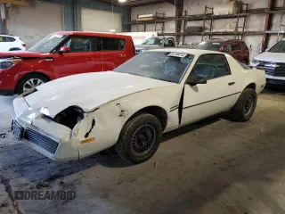 1984 Pontiac Firebird z VIN 1G2AS87H8EL260830, wystawiony jako Copart lot #84198714 z przebiegiem 95 966 mil mil oraz Szkody całkowita. Historia ofert i sprzedaży dostępna na DreamBid. Obrazek 1.