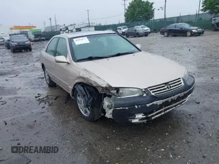 1997 Toyota Camry LE z VIN 4T1BF22K0VU004174, wystawiony jako IAAI lot #42254679 z przebiegiem 206 023 mil mil oraz . Historia ofert i sprzedaży dostępna na DreamBid. Obrazek 6.