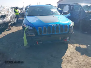 2018 Jeep Cherokee Trailhawk with VIN 1C4PJMBB2JD569069, listed as a IAAI auction lot 41651023 with 80,201 mi miles. Bid and sale history available at carsss.com. Image 6.