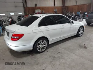 2013 Mercedes-Benz C 300 Sport с VIN WDDGF8AB3DA859410, выставлен на аукционе IAAI как лот 42522407 с пробегом 110 502 миль миль и . История ставок и продаж доступна на DreamBid. Изображение 4.