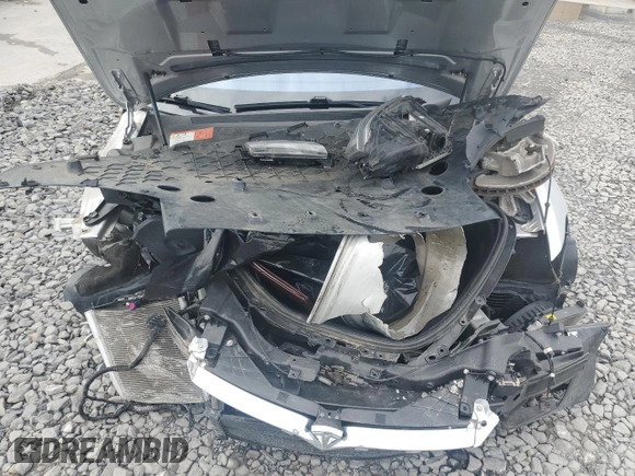 2017 Tesla Model S 60 z VIN 5YJSA1E16HF180191, wystawiony jako Copart lot #55901805 z przebiegiem Nie podano mil oraz Szkoda całkowita • Salvage title. Historia ofert i sprzedaży dostępna na DreamBid. Obrazek 11.