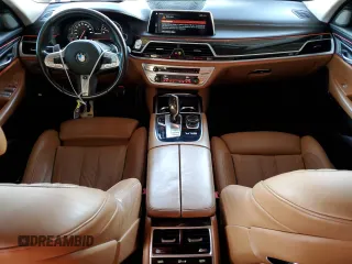 2019 BMW 7 Series M760i xDrive with VIN WBA7H6C55KG614986, listed as a Copart auction lot 84023164 with 59,222 mi miles and Non Repairable. Bid and sale history available at carsss.com. Image 8.