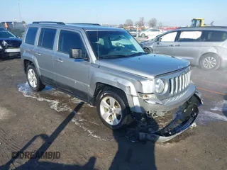 2016 Jeep Patriot Latitude z VIN 1C4NJPFB6GD789150, wystawiony jako IAAI lot #41580696 z przebiegiem 156 848 mil mil oraz . Historia ofert i sprzedaży dostępna na DreamBid. Obrazek 1.