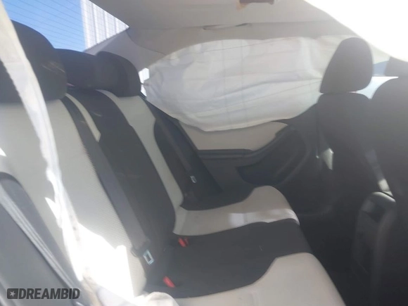 2015 Volkswagen Jetta Sedan 2.0L S with VIN 3VW2K7AJ0FM270450, listed as a IAAI auction lot 41401218 with 94,954 mi miles. Bid and sale history available at carsss.com. Image 8.